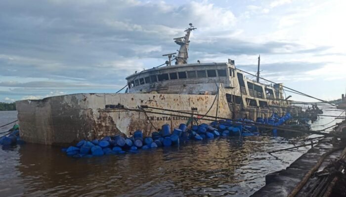 KM. Satya Kencana III Berhasil Dievakuasi, Layanan Pelabuhan Kumai Segera Normal
