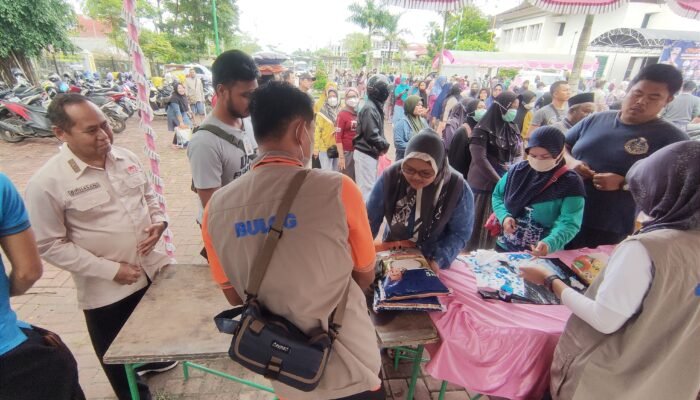 Warga Banjarmasin Serbu Pasar Murah