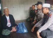 Warga Lansia Dapat Bantuan Sembako
