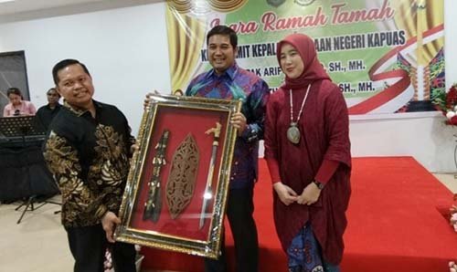 DPRD Kapuas Apresiasi Pejabat Lama Kejari Atas Kontribusinya Terhadap Daerah 1 16 foto Kapuas 18