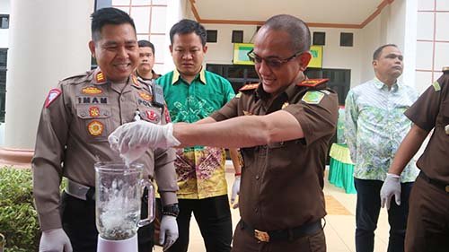 5 HL Kejari Tapin musnahkan sabu 3klm