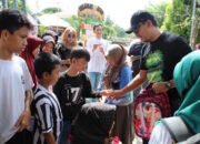 Paket Belajar Dibagi ke Anak Terdampak Banjir