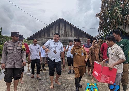 Kemensos Salurkan Bantuan Korban Banjir Martapura Timur 1 Hal 10 4 Klm Martapura Korban Banjir