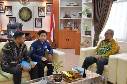 Bupati Terima Silaturahmi Pengurus Baru KMHSS Malang 1 Hal 12 HSS 3 klm 9