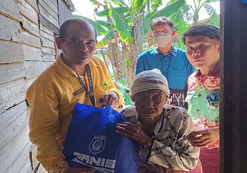 Hal 16 2 KLm Martapura Beri bantuan