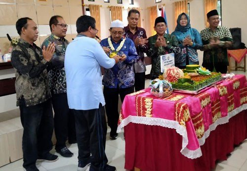 Hal 16 4 KLm Martapura Hadiri HUT