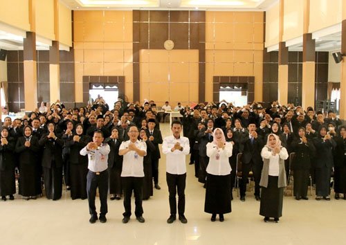 Hal 16 4 KLm Martapura Kepala sekolah