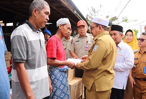Wabup Salurkan Bantuan Korban Kebakaran 1 Hal 16. 2 Klm Martapura Salurkan bantuan