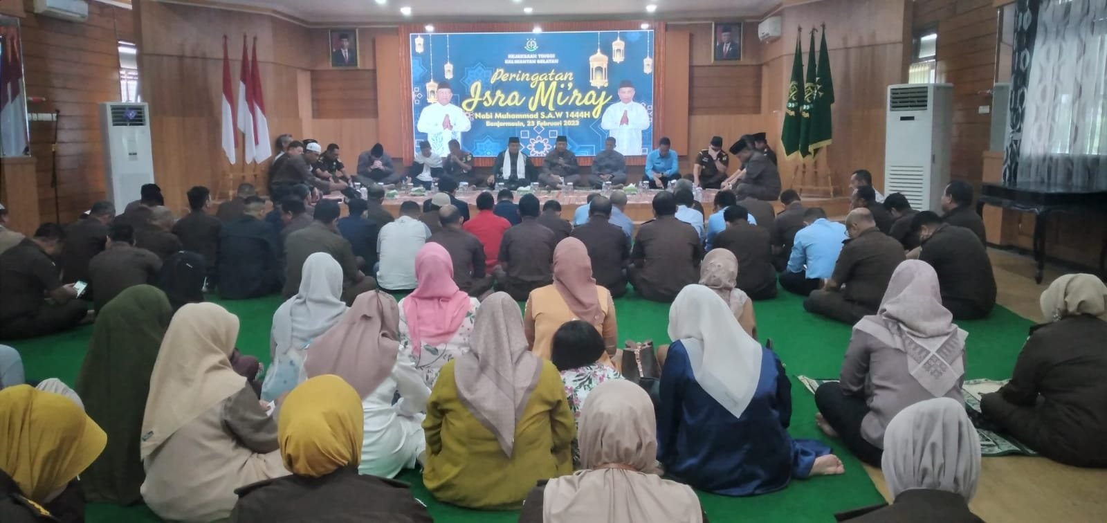 Ustaz Jam’an Bersama Jajaran Kejati Kalsel, Maknai Isra Mi’raj 1 Hal 9 3 Klm Isro Miraj