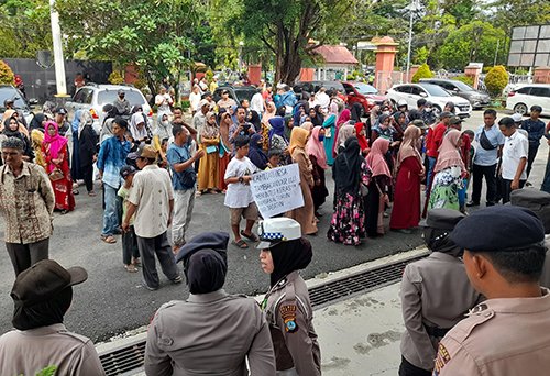Hal 9 3 Klm Martapura Tuntut mundur