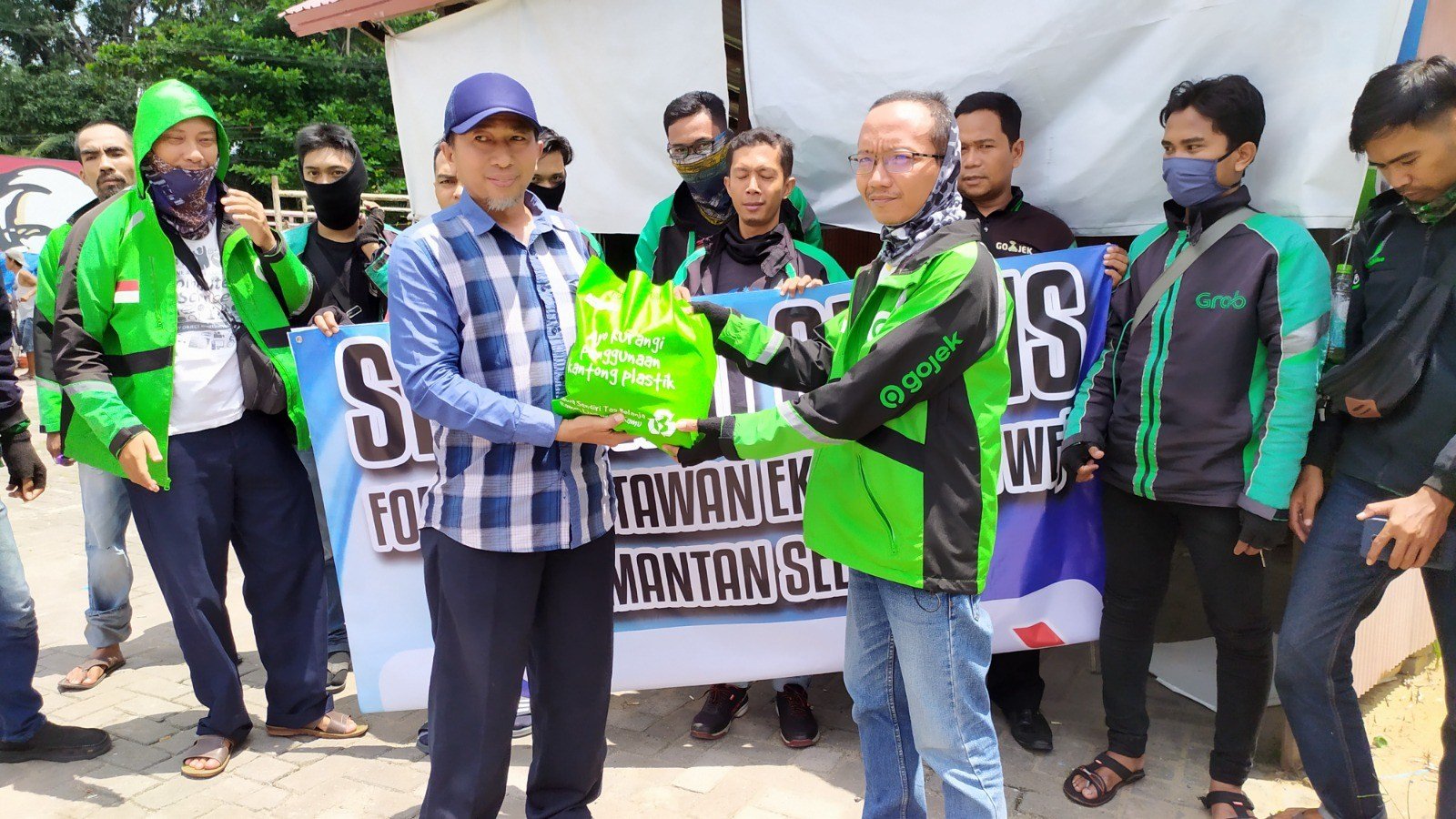 Bersama Bank Kalsel, FWE Kembali Gelar Kegiatan Berbagi Sembako 1 IMG 20230202 WA0006