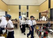 Puluhan Pelajar SMP di Kertak Hanyar Sambangi Perpustakaan Palnam 31 Puluhan Pelajar SMP di Kertak Hanyar Sambangi Perpustakaan Palnam