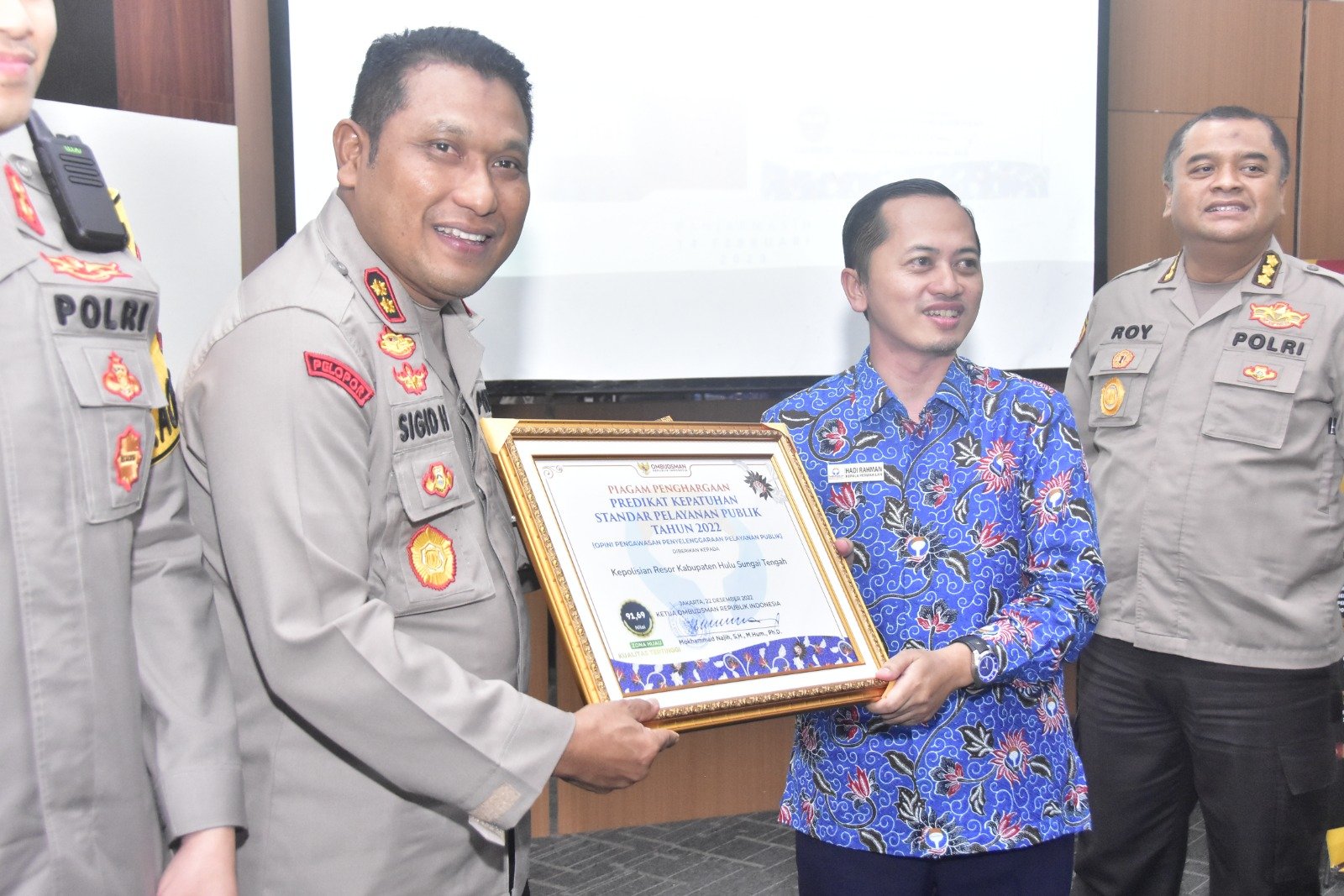 Polres HST Dapat Penghargaan Predikat Kepatuhan Standar Pelayanan Publik 1 IMG 20230216 WA0056