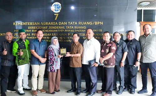 1 3 klm pansus buhan om troy.