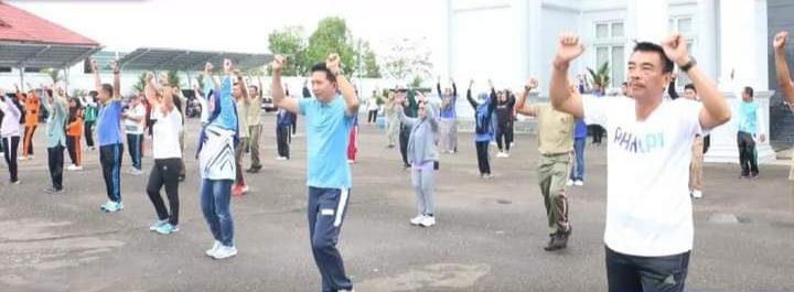 Pemkab Barut Tingkatkan Silaturahmi Melalui Senam Bersama 1 15 barut 6