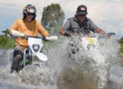 Gubernur dan Pj Bupati Terobos Banjir Salurkan Bantuan
