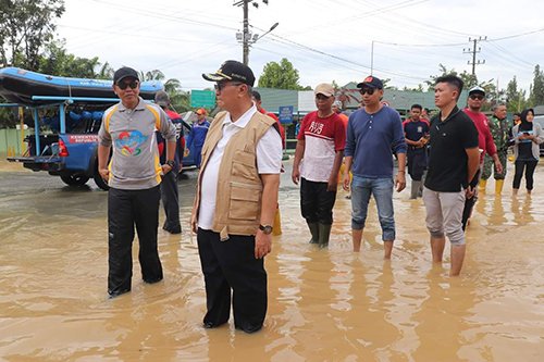 Bupati HSS Pastikan Warga Terdampak Banjir Tertangani 1 Hal 12 HSS 1 3 klm 15