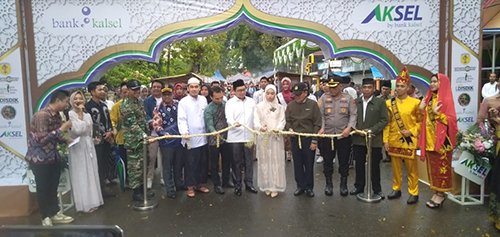 Ketua TP PKK HST Buka Pasar Ramadhan 1 Hal 2 Barabai 4 klm 17