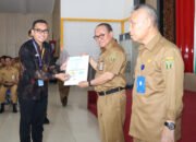 KPP Pratama Tanjung Beri Penghargaan Kepada Bupati dan Wabup Tabalong