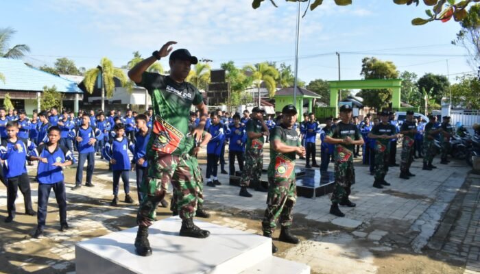 Siswa MTsN 1 HST Senam Bersama Koramil 1002-04 LAS