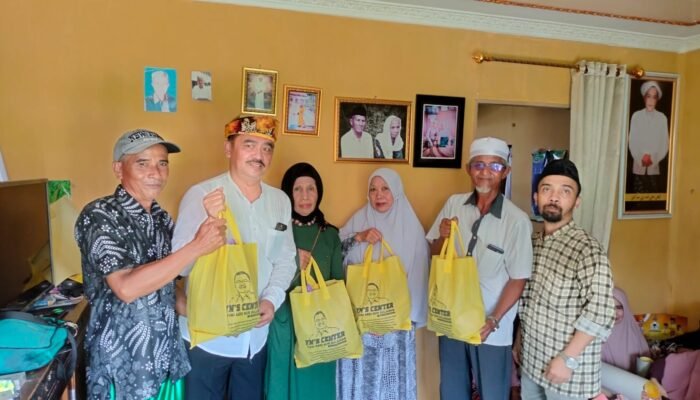 Sahabat Jumat YN’S Center Sambangi Warga Banjarmasin Timur
