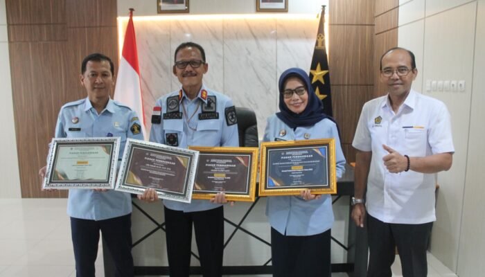 KPPN Banjarmasin Sampaikan Piagam Penghargaan Kinerja Anggaran Kanwil Kemenkumham Kalsel