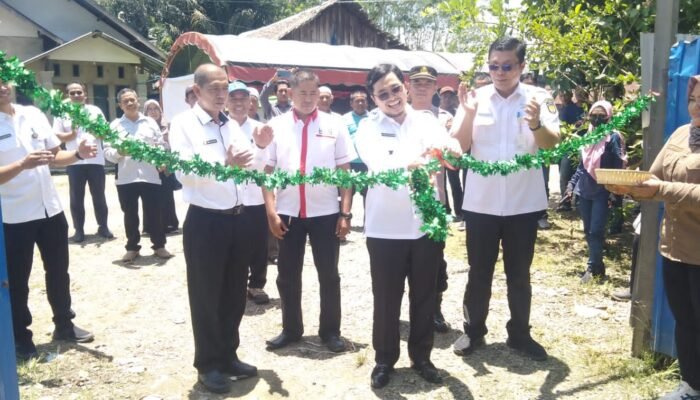 Bupati HST Resmikan Lump Pengeringan Karet