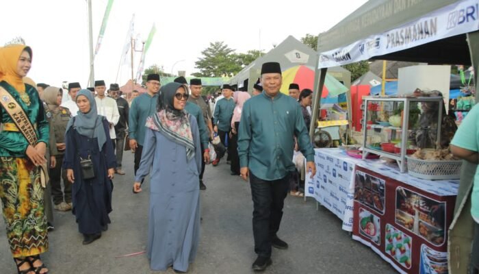 Pasar Ramadhan Dibuka, Warga Ramai Berburu Takjil