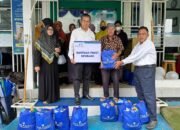 Rayakan HUT ke-59, Bank Kalsel Bagikan Paket Sembako dan Uang Tunai