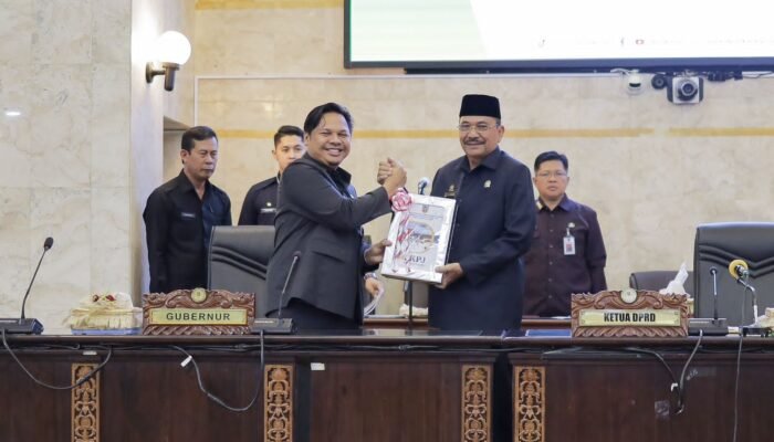 Gubernur Sampaikan LPKJ Anggaran 2022