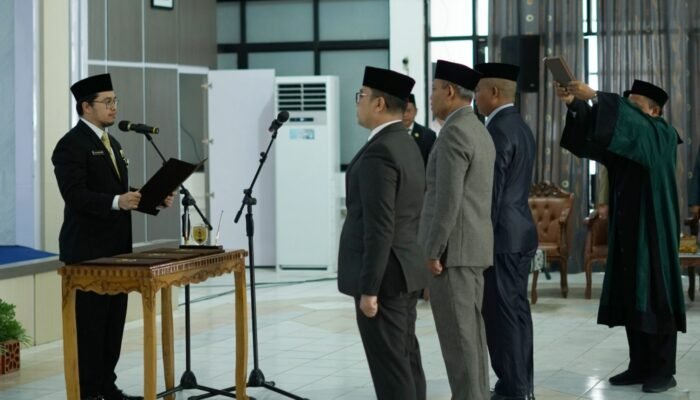 Bupati HST Lantik Pejabat Pimpinan Tinggi Pratama