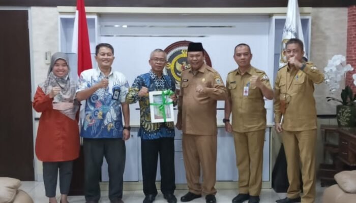 Pj Bupati Batola Mujiyat Serahkan Laporan Keuangan 2022 ke BPK Provinsi