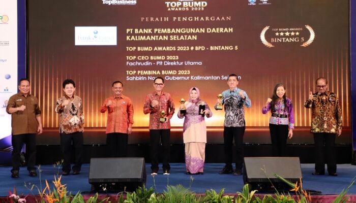 Bank Kalsel Dianugerahkan Predikat BPD BINTANG 5 Pada TOP BUMD AWARDS 2023