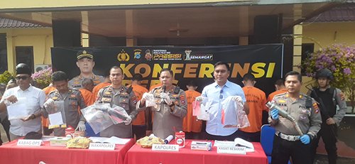 5 Polres Tapin tengkap pengedar sabu 3klm