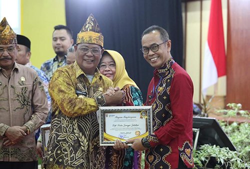 HSS Borong Penghargaan Saat Musrenbang Kalsel 1 Hal 12 HSS 1 3 klm 8