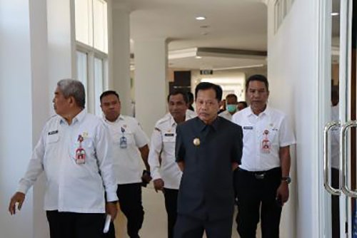 Hari Pertama Masuk Kerja<br>Bupati Sidak Seluruh Kantor dan Dinas 1 Hal 12 Tapin 35 klm 12