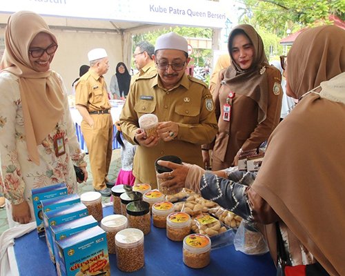 Pasar Murah Kementerian BUMN Ludes Diserbu Warga 1 Hal 16 4 KLm Martapura PASAR MURAH 2