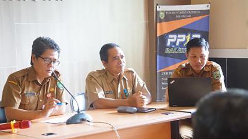 Kadiskominfosan Balangan Buka Rapat Upload DIP 1 Hal 2 Bal 3 klm 2