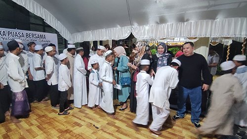 Memasuki 10 Terakhir Bulan Suci Ramadhan<br>Bapera Banjarmasin Berbagi Kebahagian Dengan Ratusan Anak Yatim 1 Hal 9 7 KLm Bapera 1 Gabung