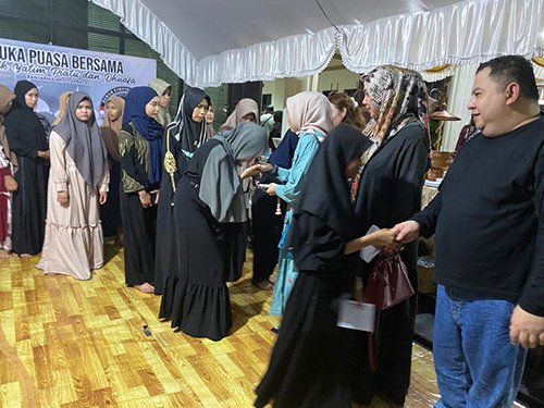 Memasuki 10 Terakhir Bulan Suci Ramadhan<br>Bapera Banjarmasin Berbagi Kebahagian Dengan Ratusan Anak Yatim 3 Hal 9 7 Klm Bapera 2 Gabung