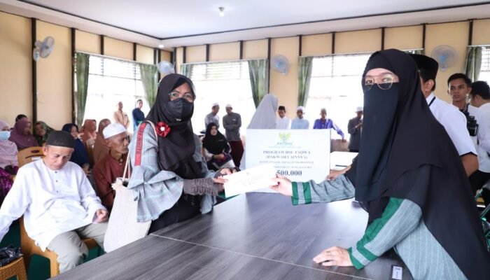 Baznas HSU Beri Santunan Kepada Guru Mengaji