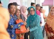Pemkab Batola Bagi 1.000 Paket Sembako dan Launching Tapih Saraba Bisa