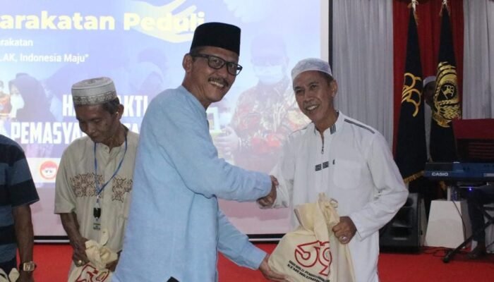 Pimti Kemenkumham Kalsel Bagikan Paket Sembako ke Masyarakat dan Purnabakti Lapas Banjarmasin