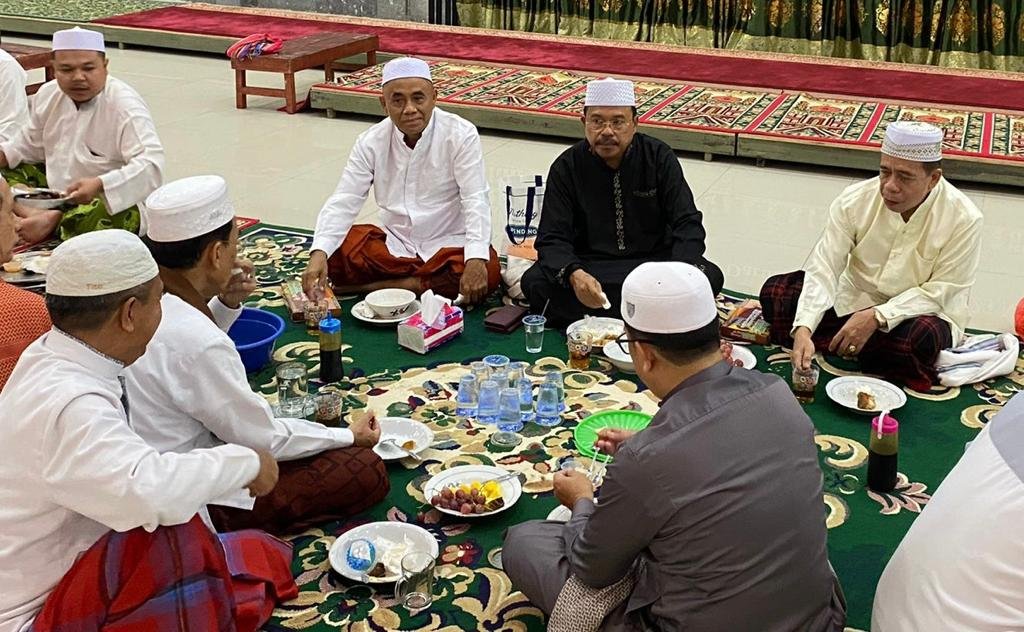 Sekda Kalteng Nuryakin Beritikaf di Masjid Raya Darussalam Palangka Raya 1 IMG 20230421 WA0015