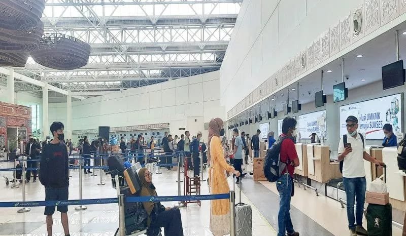 73.619 Penumpang Mudik Lebaran Melalui Bandara Syamsudin Noor 1 IMG 20230422 WA0029