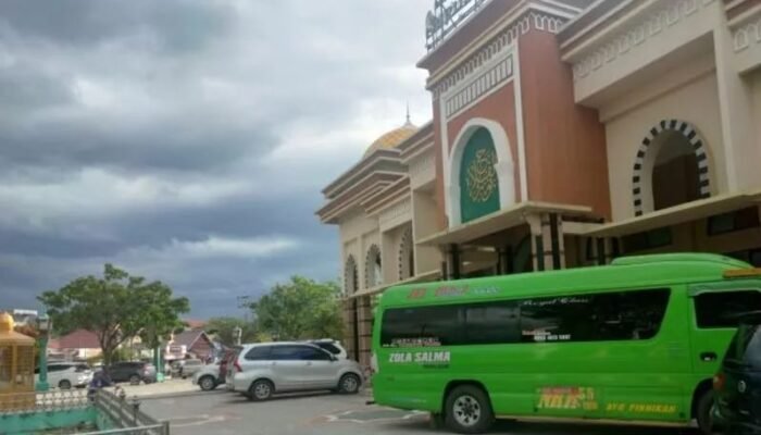 Pemudik Arus Balik dari Banua Anam Manfaatkan Masjid Sebagai Rest Area