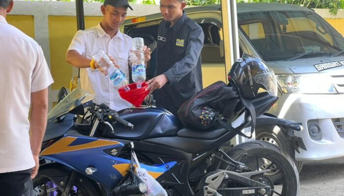 Paman Yani Bagikan BBM Gratis