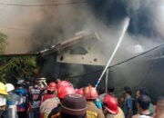 Rumah Panti Asuhan Putri Al Amin dan Tiga Rumah Warga Ludes Terbakar 14 Rumah Panti Asuhan Putri Al Amin dan Tiga Rumah Warga Ludes Terbakar