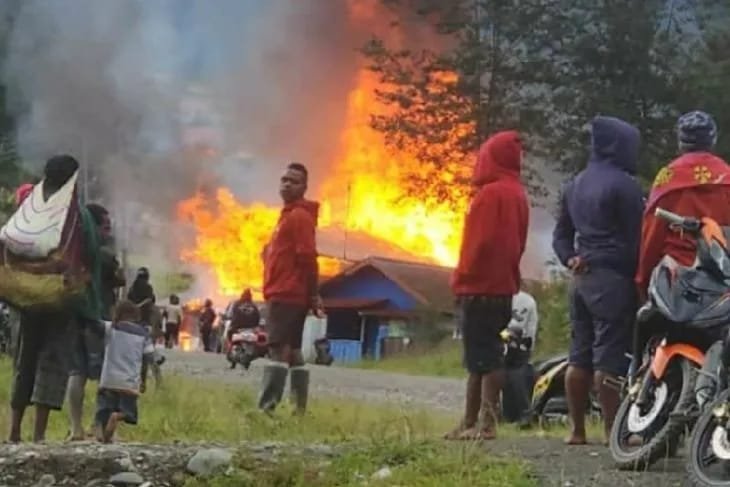 Kapolda Papua Sebut KKB Bakar Rumah Warga di Ilaga 1 WhatsApp Image 2023 04 28 at 22.09.40