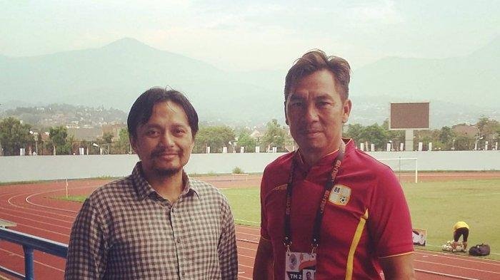 h ismairi kanan bersama dengan manajer barito putera hasnuryadi sulaiman
